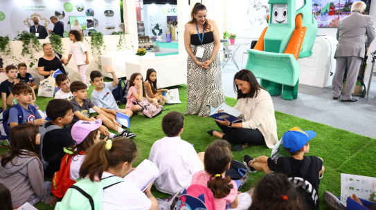 Attica Green Expo: Η Νίκη Κεραμέως στο περίπτερο της ΣΕΔΠΕΚΑΤ Α.Ε.